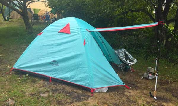 テントのキャノピーは屋根代わりになって便利